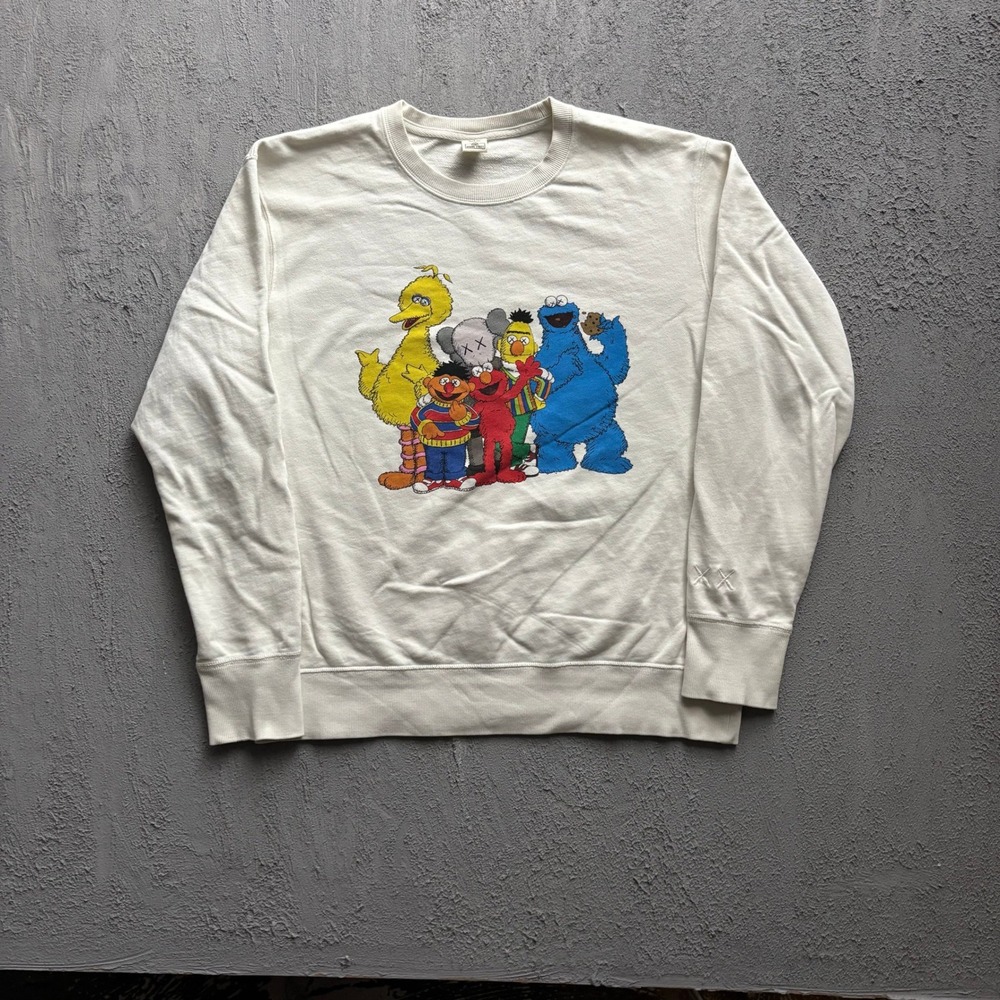 KAWS Sesame Street Graphic Sweatshirt Mens Large White Uniqlo UT